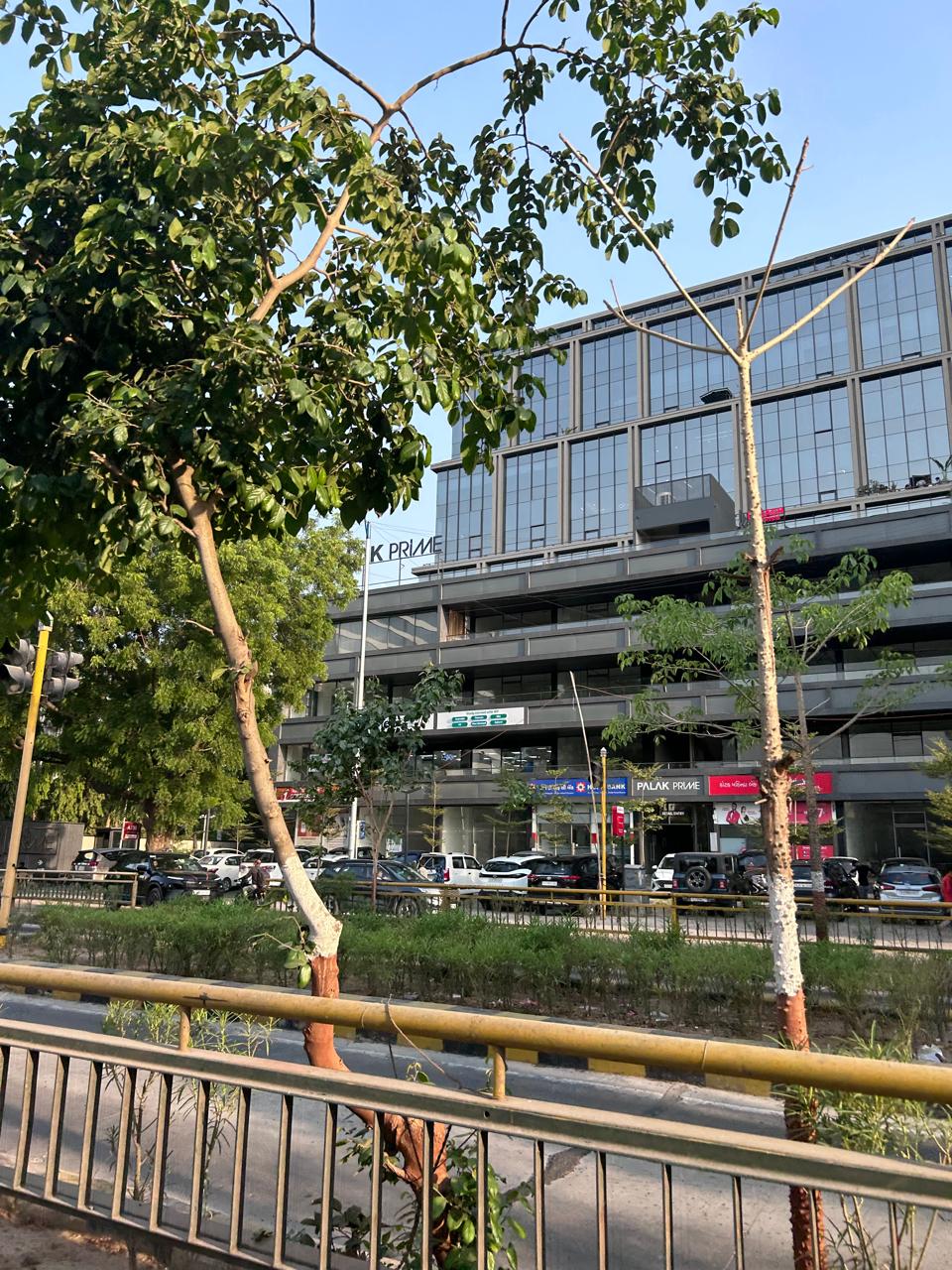 1415 Sq. Ft. Commercial Office for Rent in Iscon Ambli Road Ahmedabad - Media 3