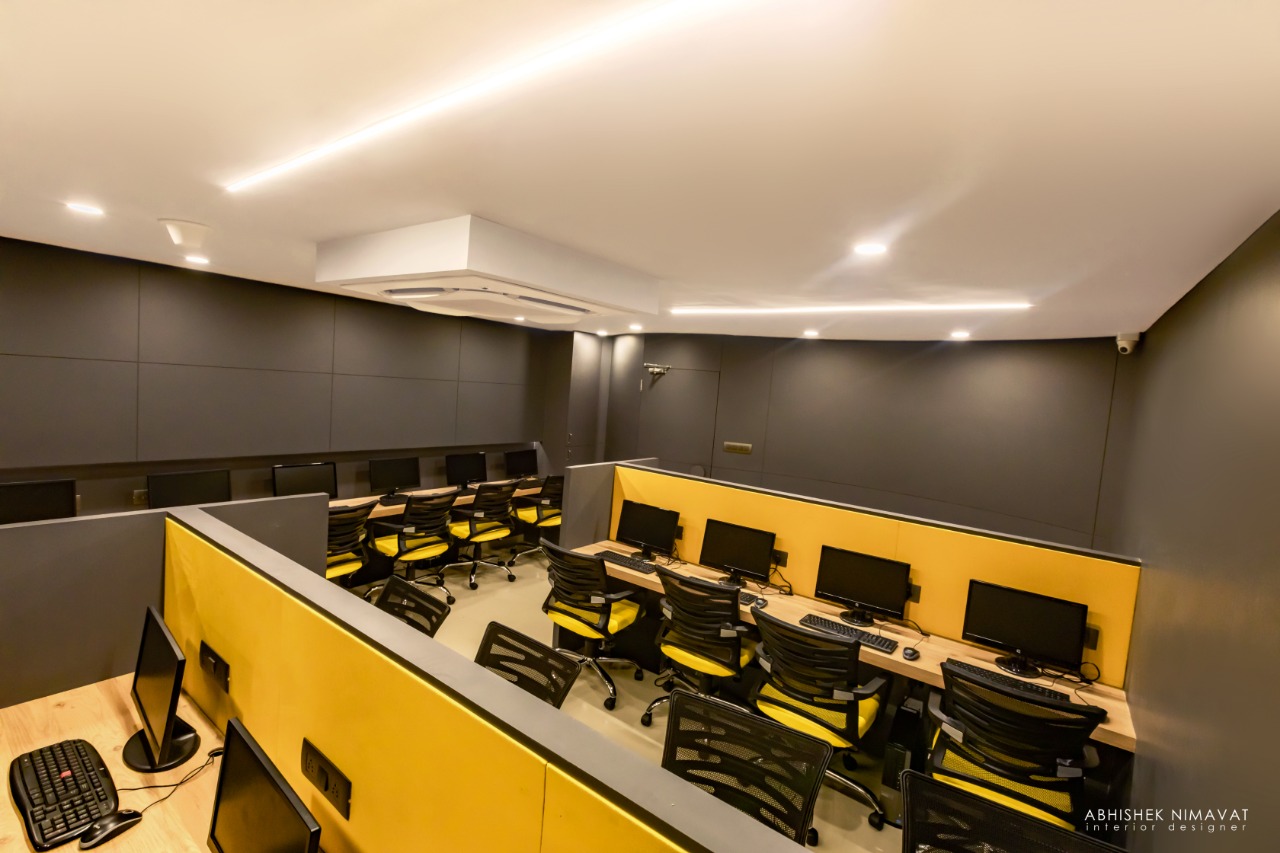 1255 Sq. Ft. Commercial Office for Rent in Iscon Ambli Road Ahmedabad - Media 18