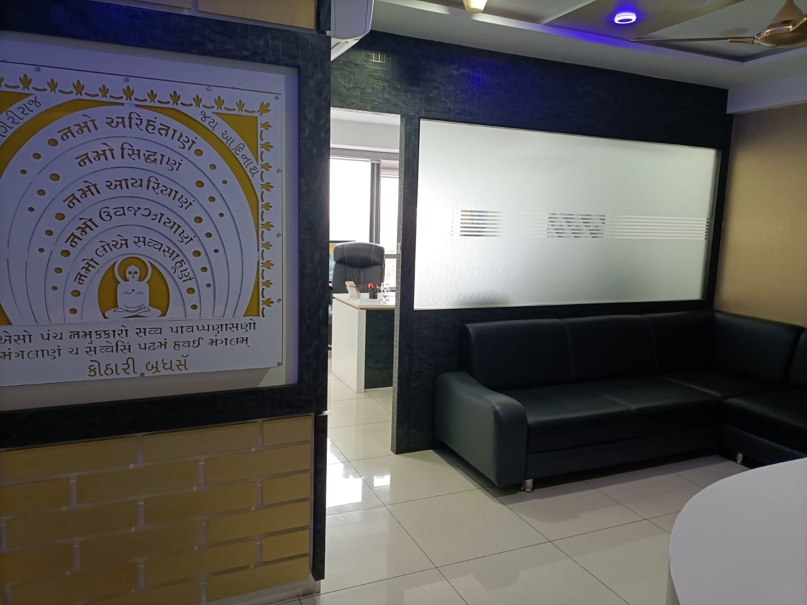 735 Sq. Ft. Commercial Office for Rent in Sg Highway Ahmedabad - Media 5