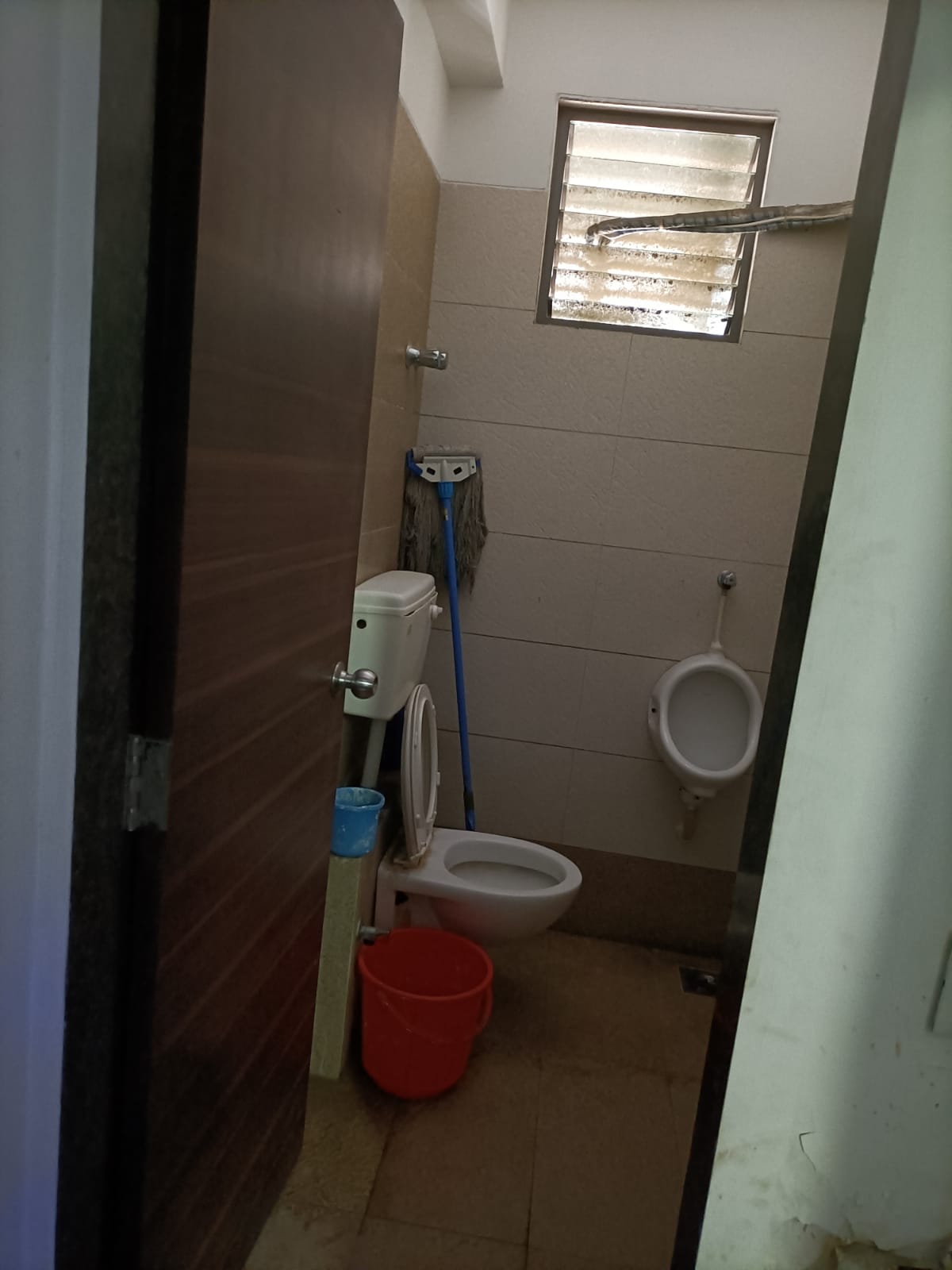735 Sq. Ft. Commercial Office for Rent in Sg Highway Ahmedabad - Media 2