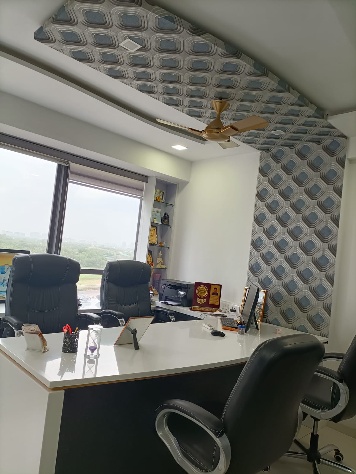 735 Sq. Ft. Commercial Office for Rent in Sg Highway Ahmedabad