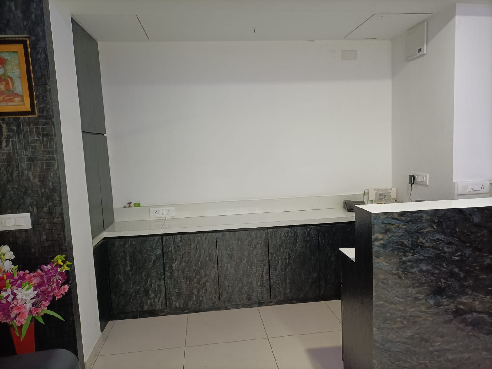 735 Sq. Ft. Commercial Office for Rent in Sg Highway Ahmedabad - Media 11