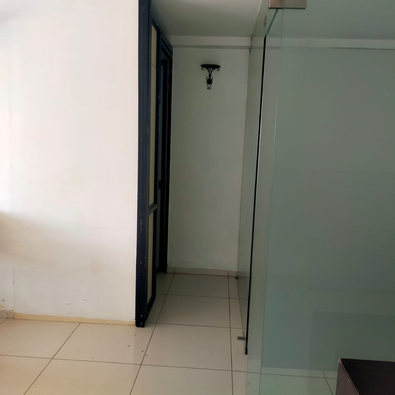 685 Sq. Ft. Commercial Office for Rent in Sg Highway Ahmedabad - Media 4