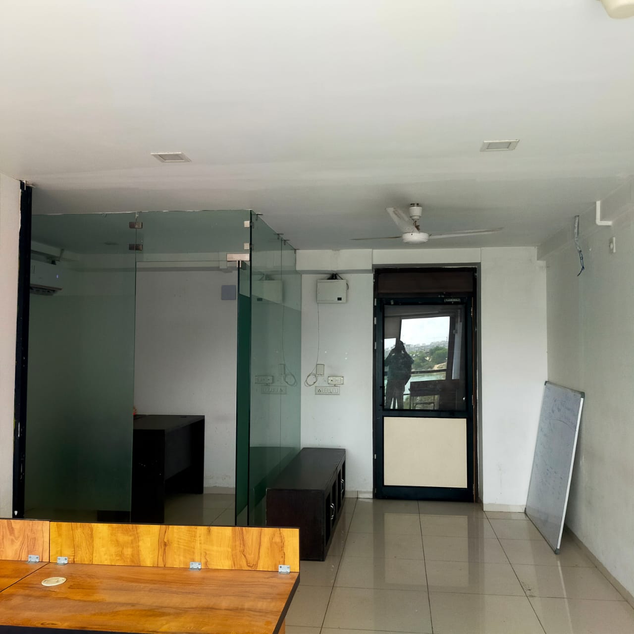 685 Sq. Ft. Commercial Office for Rent in Sg Highway Ahmedabad - Media 5