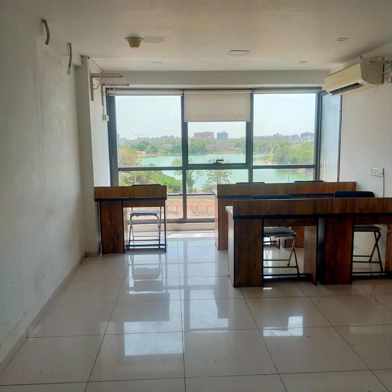 685 Sq. Ft. Commercial Office for Rent in Sg Highway Ahmedabad - Media 2