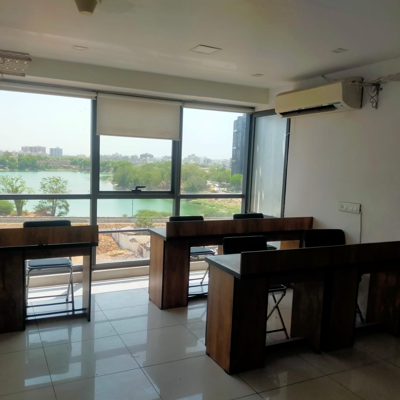 685 Sq. Ft. Commercial Office for Rent in Sg Highway Ahmedabad - Media 6