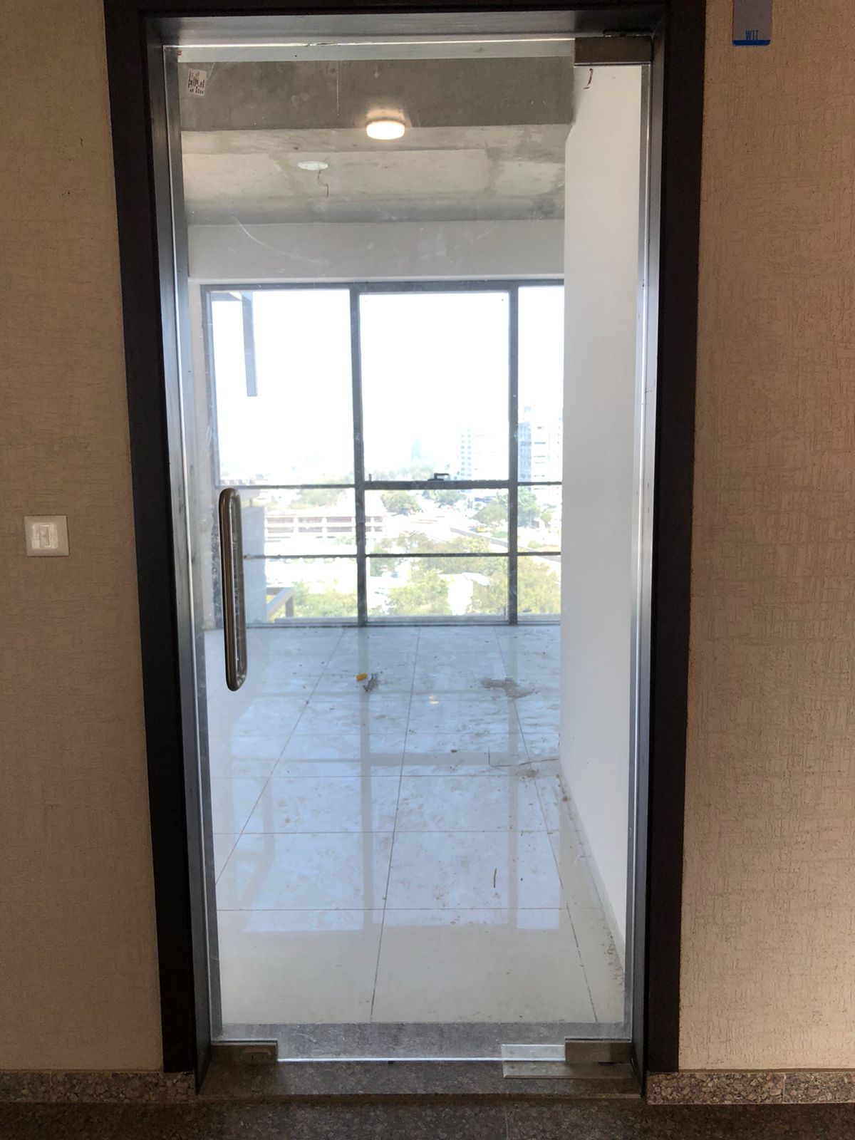 880 Sq. Ft. Commercial Office for Rent in Sg Highway Ahmedabad