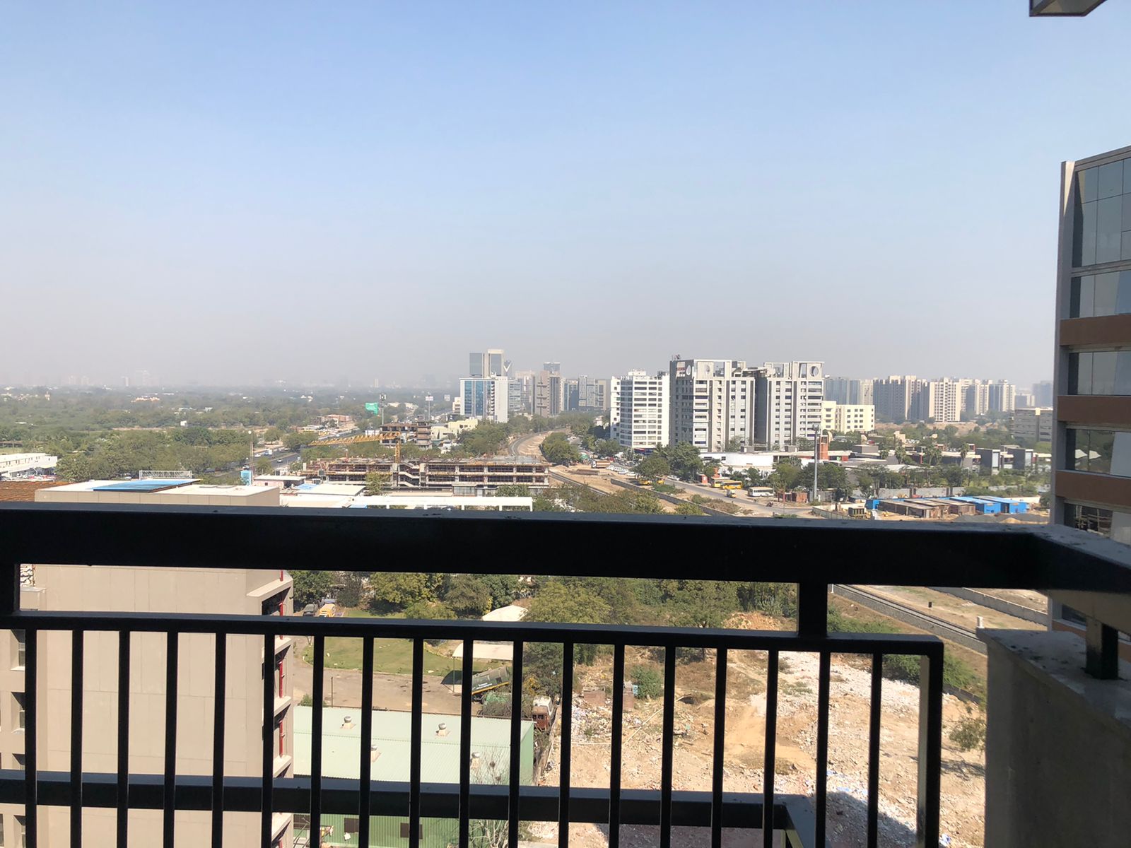 880 Sq. Ft. Commercial Office for Rent in Sg Highway Ahmedabad - Media 5