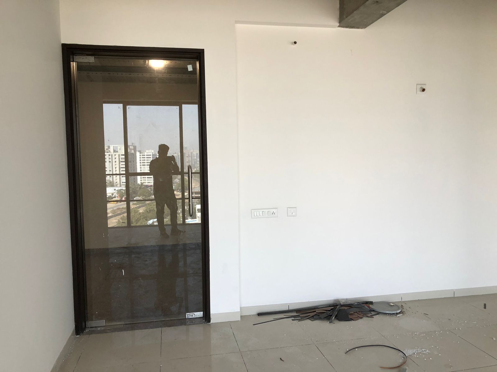 880 Sq. Ft. Commercial Office for Rent in Sg Highway Ahmedabad - Media 6
