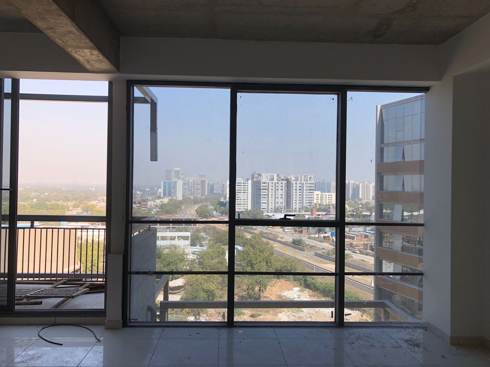 880 Sq. Ft. Commercial Office for Rent in Sg Highway Ahmedabad - Media 8
