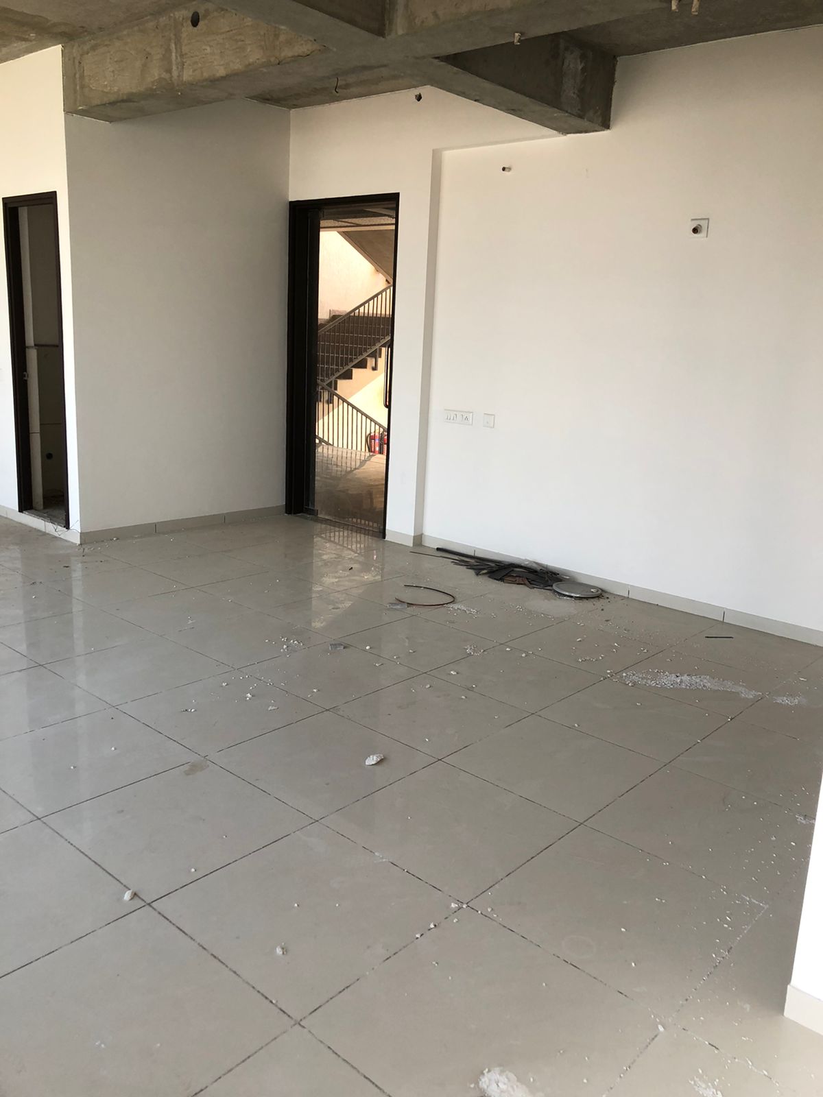 880 Sq. Ft. Commercial Office for Rent in Sg Highway Ahmedabad - Media 3
