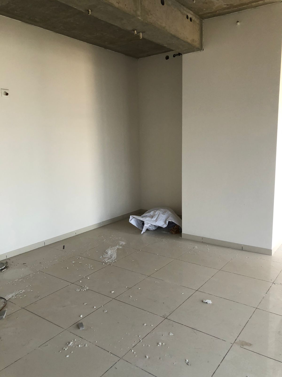 880 Sq. Ft. Commercial Office for Rent in Sg Highway Ahmedabad - Media 9