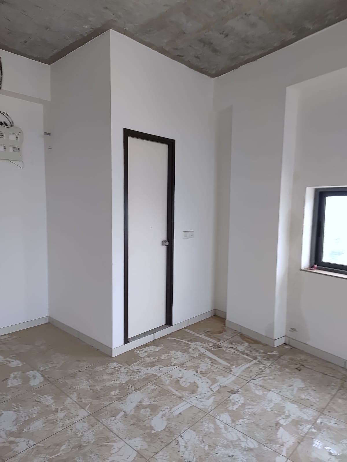 712 Sq. Ft. Commercial Office for Rent in Sg Highway Ahmedabad - Media 2