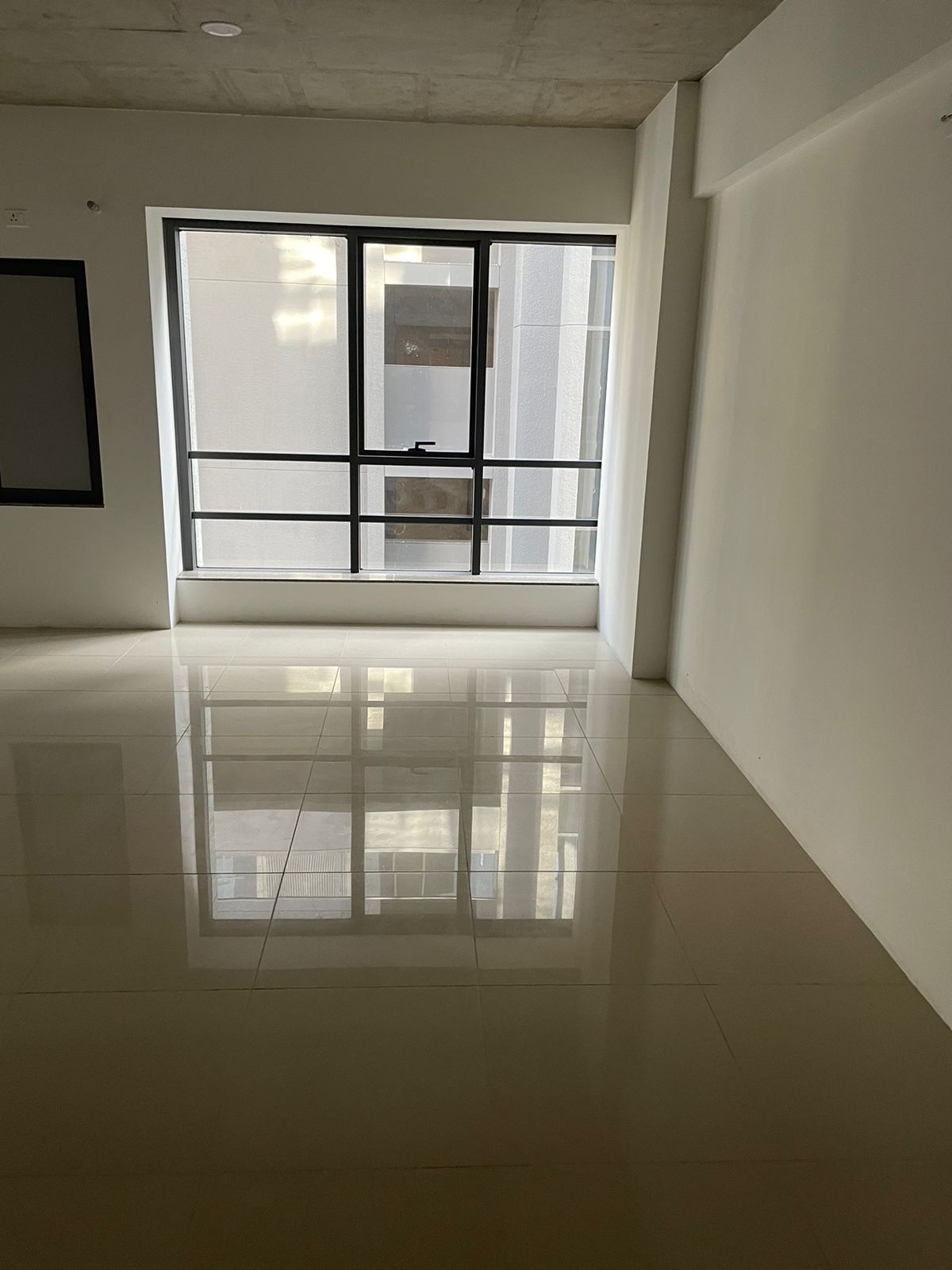 590 Sq. Ft. Commercial Office for Rent in Makarba Ahmedabad - Media 3