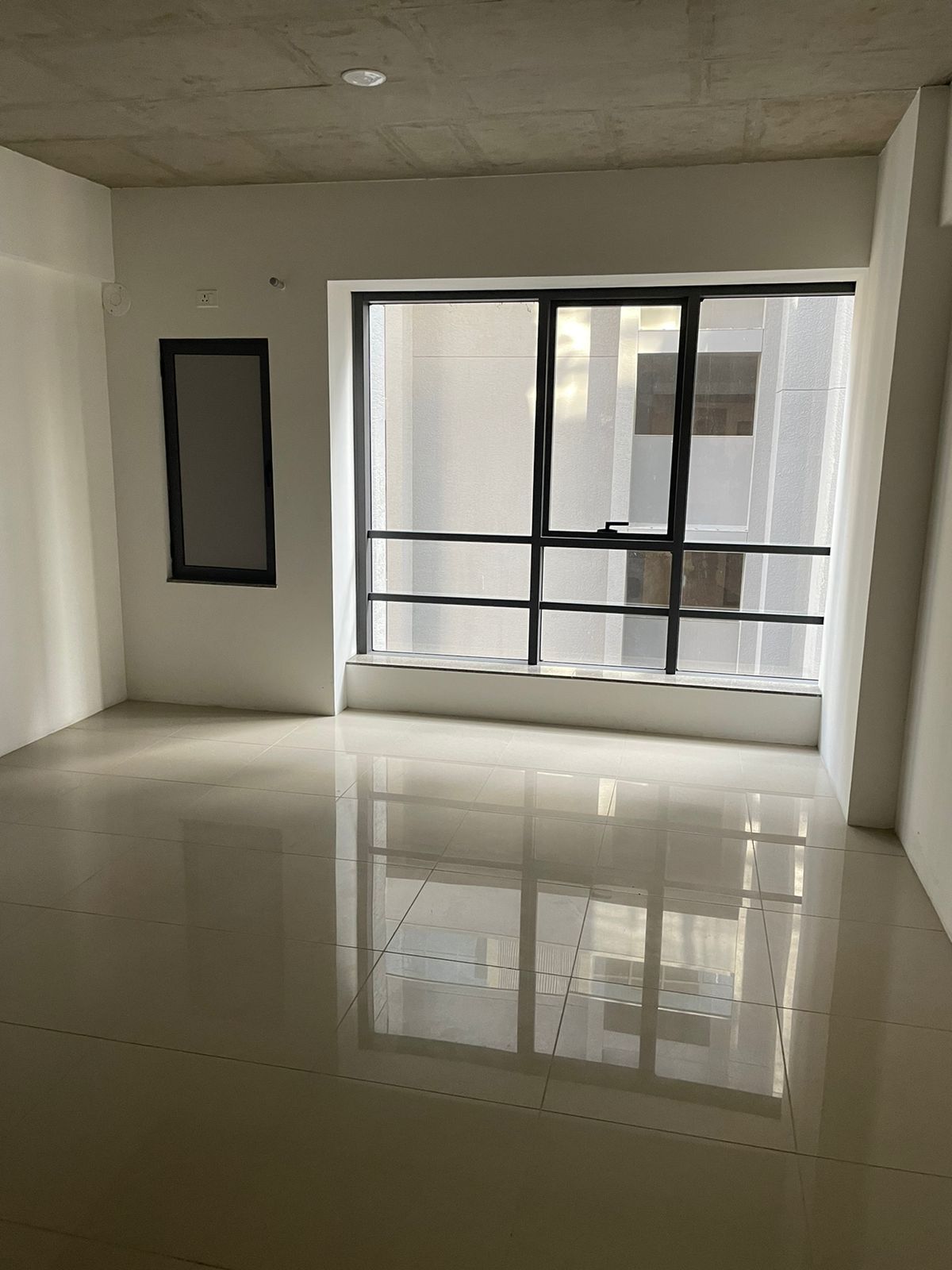 590 Sq. Ft. Commercial Office for Rent in Makarba Ahmedabad - Media 4