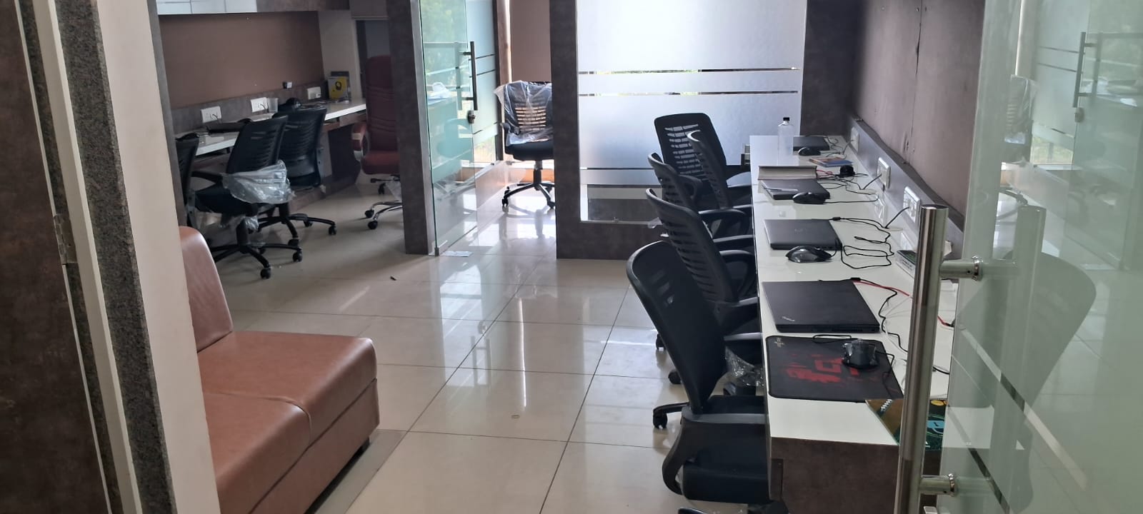 600 Sq. Ft. Commercial Office for Rent in Makarba Ahmedabad - Media 4