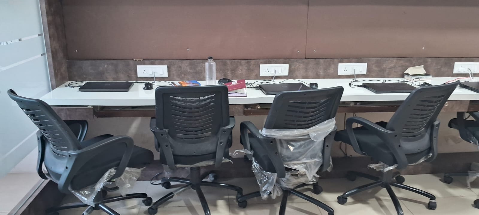 600 Sq. Ft. Commercial Office for Rent in Makarba Ahmedabad - Media 10