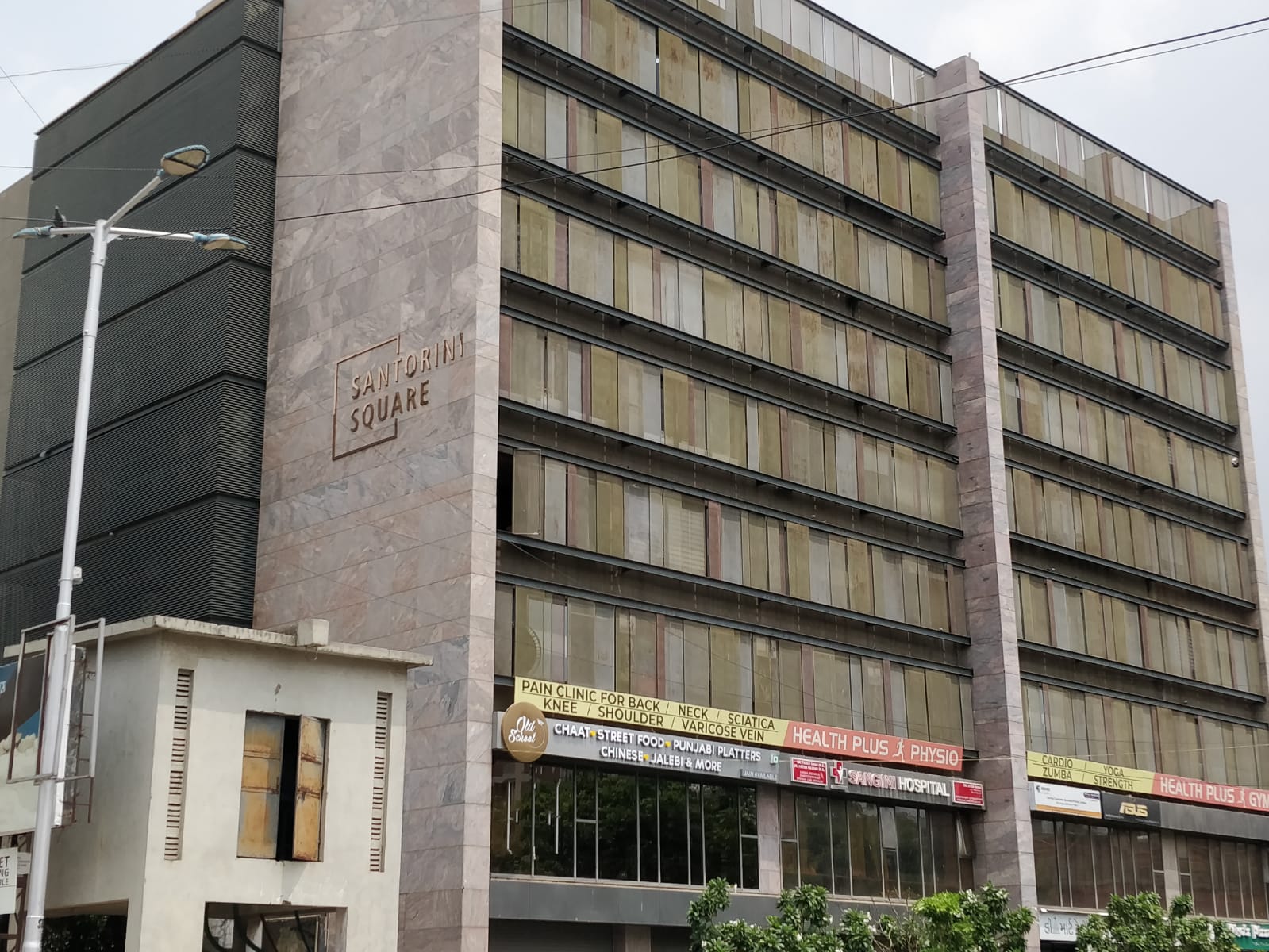 710 Sq. Ft. Commercial Office for Rent in Jodhpur Ahmedabad - Media 4