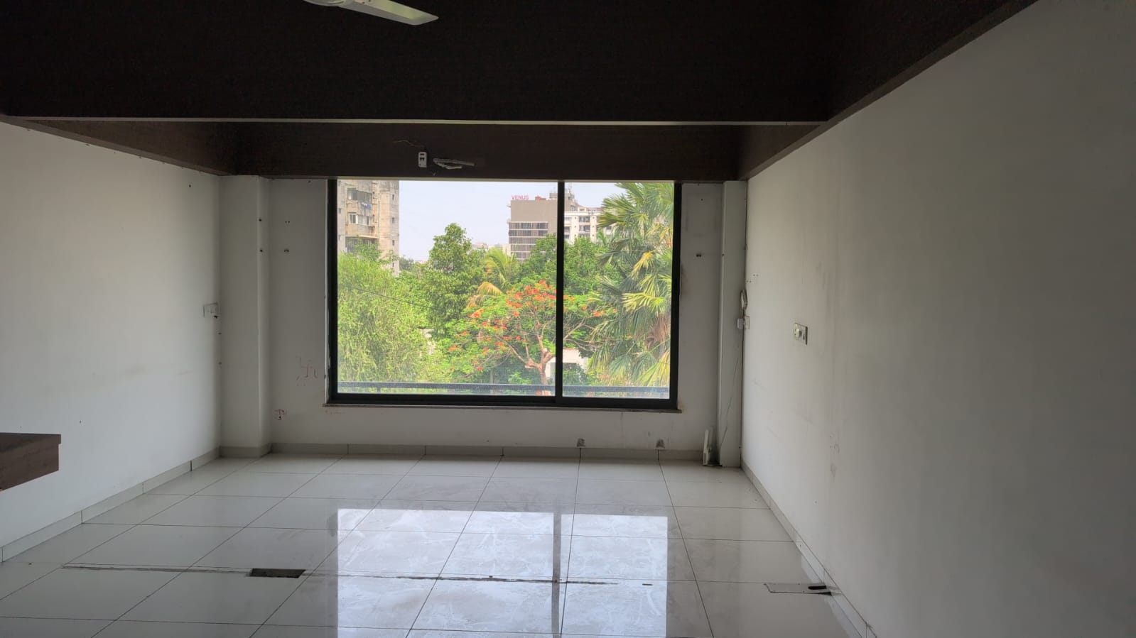 710 Sq. Ft. Commercial Office for Rent in Jodhpur Ahmedabad - Media 5
