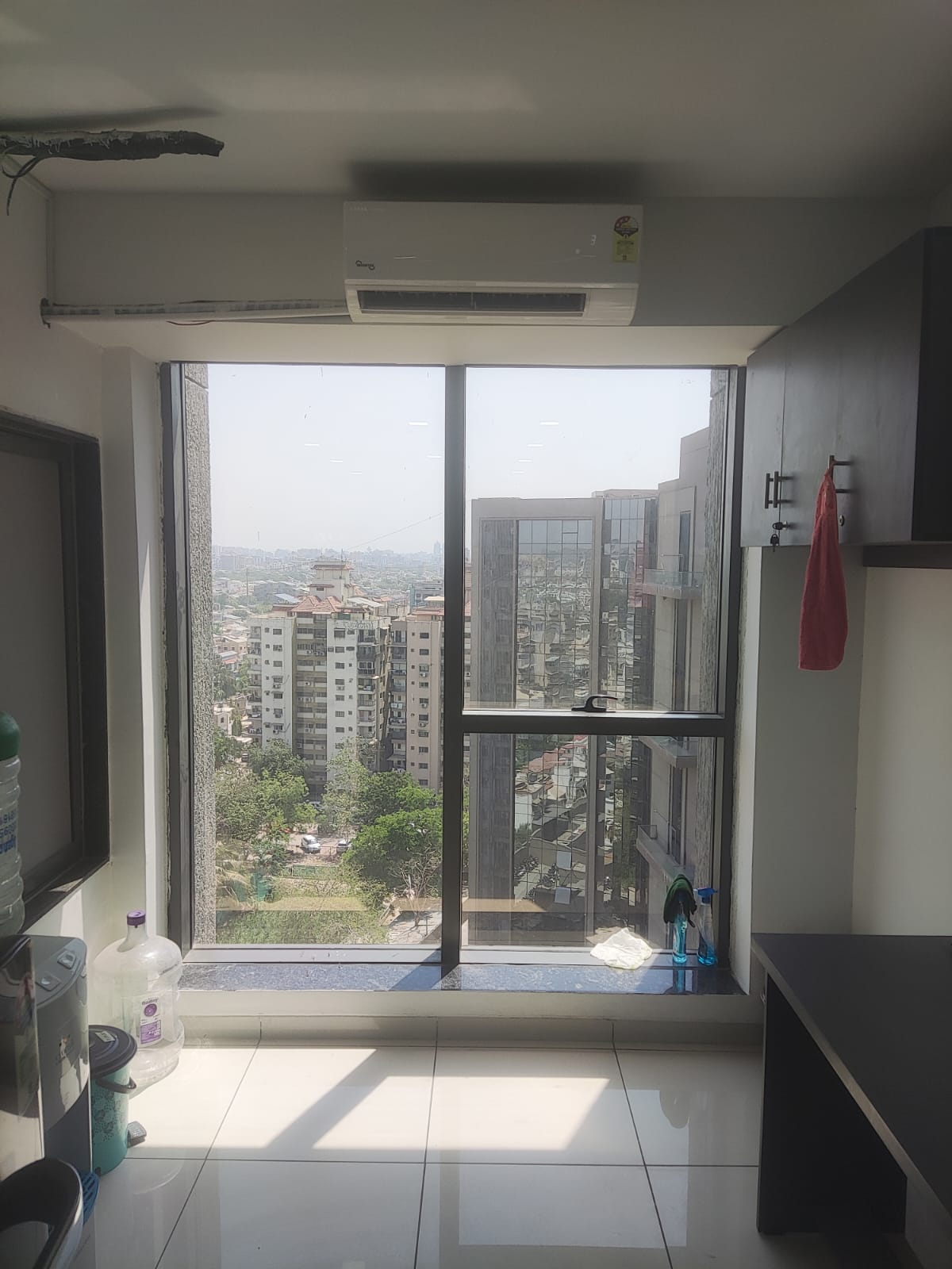 808 Sq. Ft. Commercial Office for Rent in Shyamal Cross Road Ahmedabad - Media 2