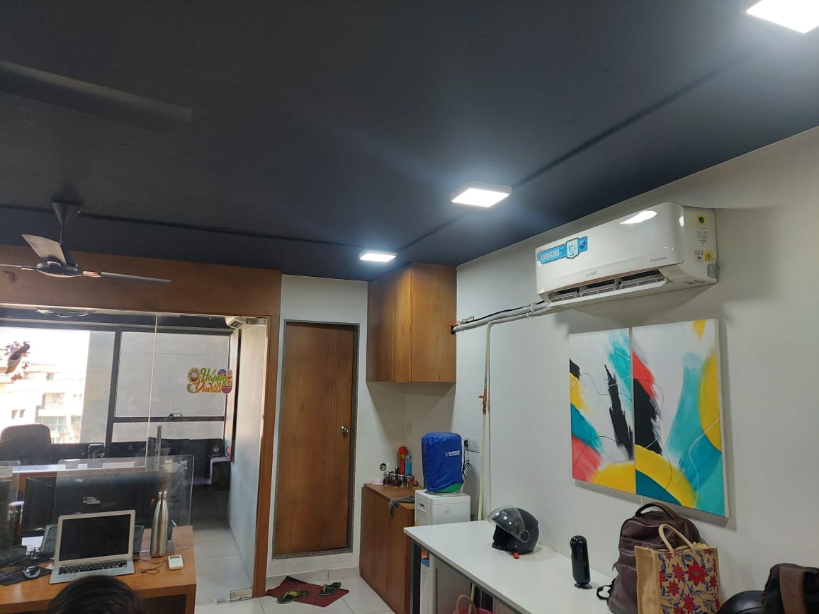 700 Sq. Ft. Commercial Office for Rent in Shyamal Cross Road Ahmedabad