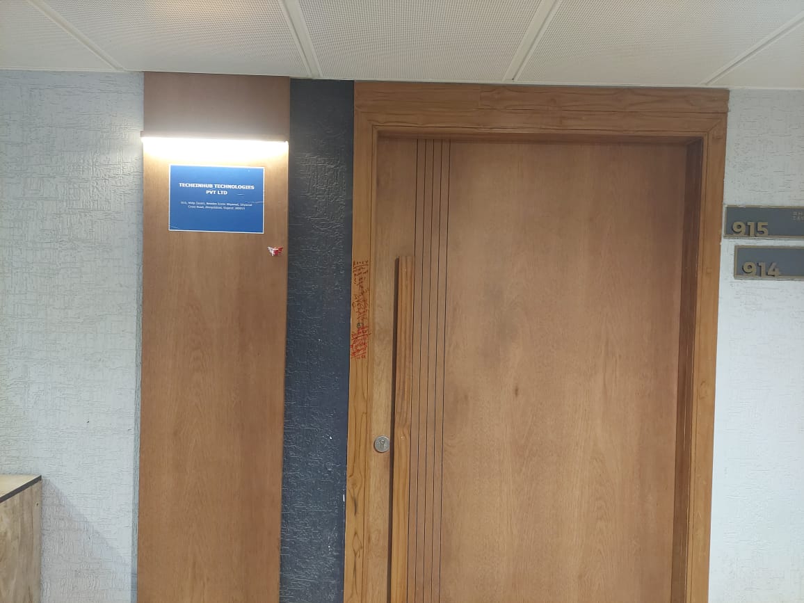 700 Sq. Ft. Commercial Office for Rent in Shyamal Cross Road Ahmedabad - Media 5