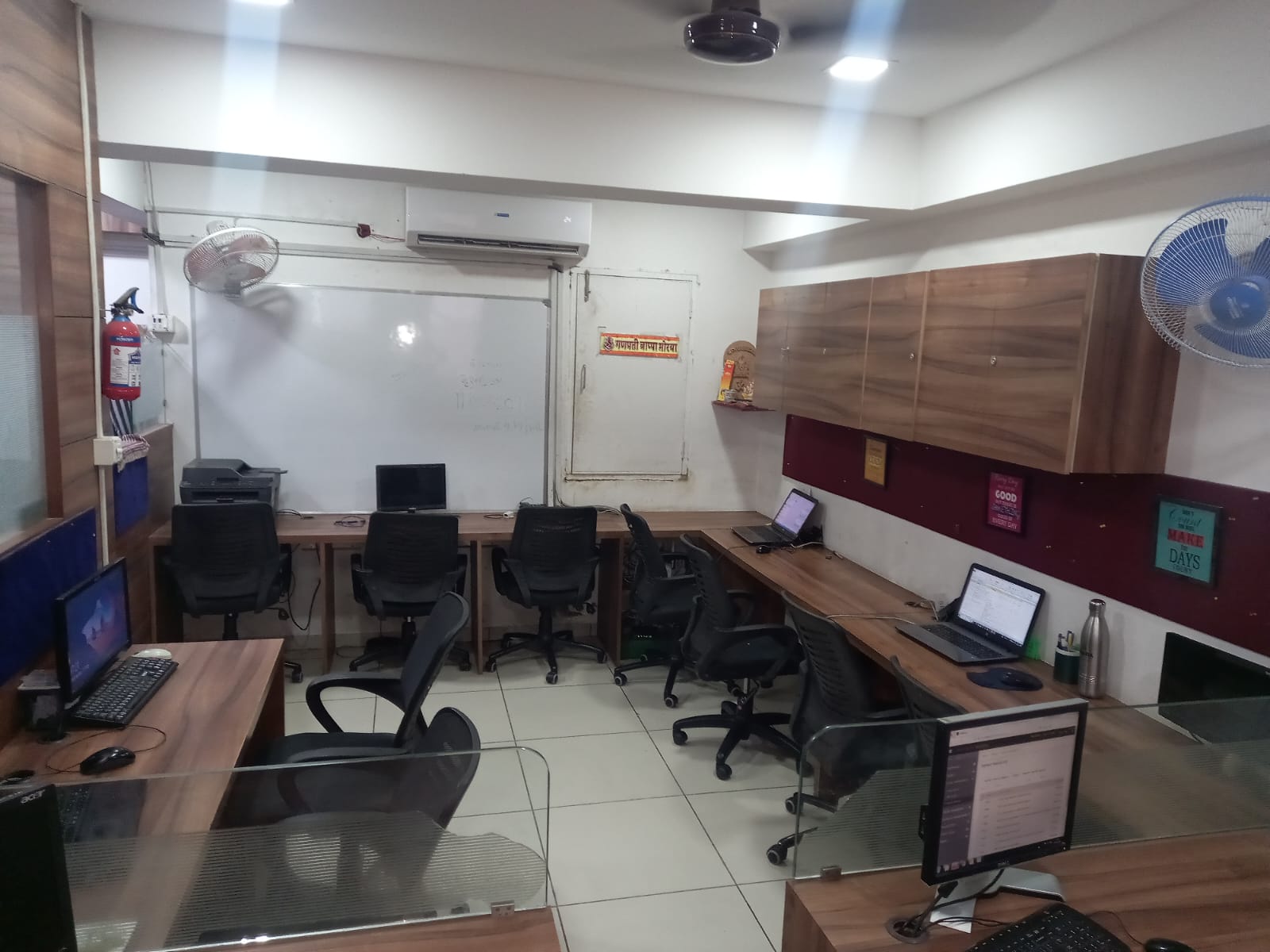 1019 Sq. Ft. Commercial Office for Rent in Sg Highway Ahmedabad