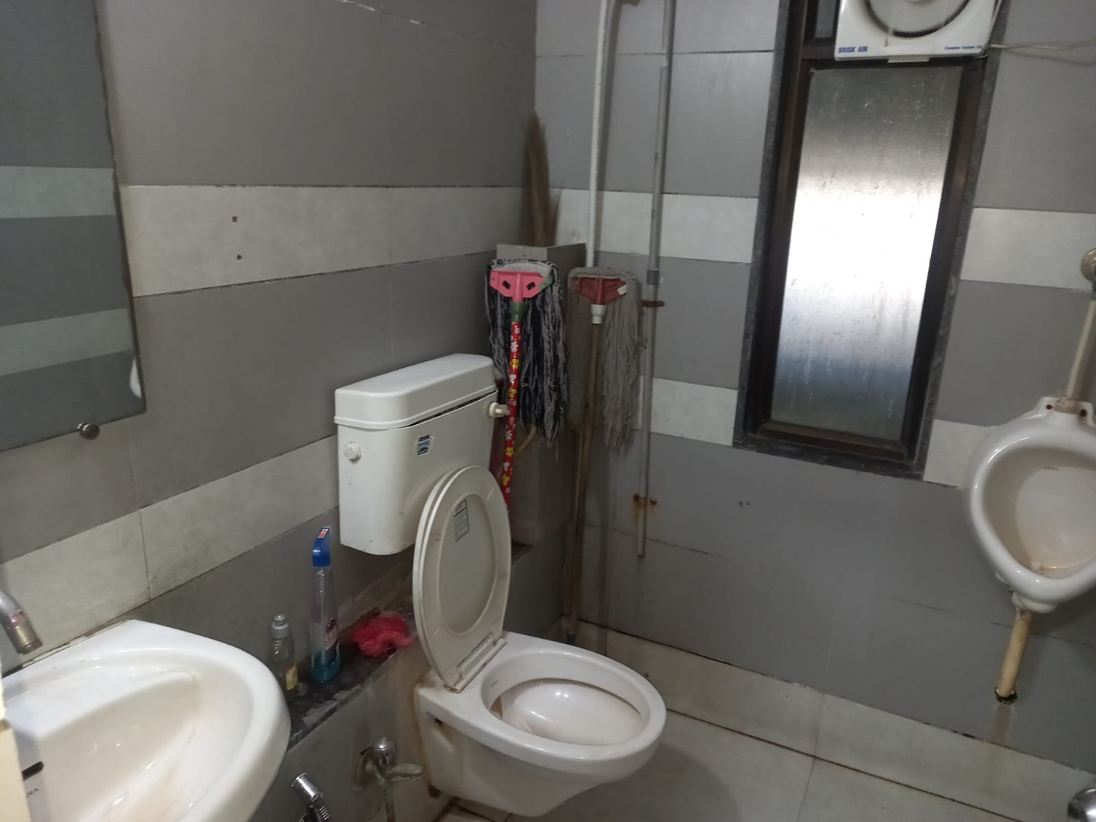 1019 Sq. Ft. Commercial Office for Rent in Sg Highway Ahmedabad - Media 7