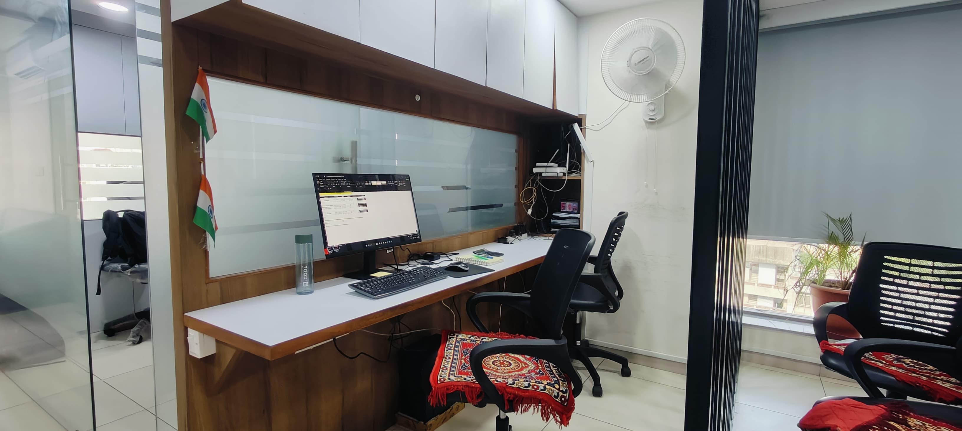 1150 Sq. Ft. Commercial Office for Rent in Shyamal Cross Road Ahmedabad - Media 5