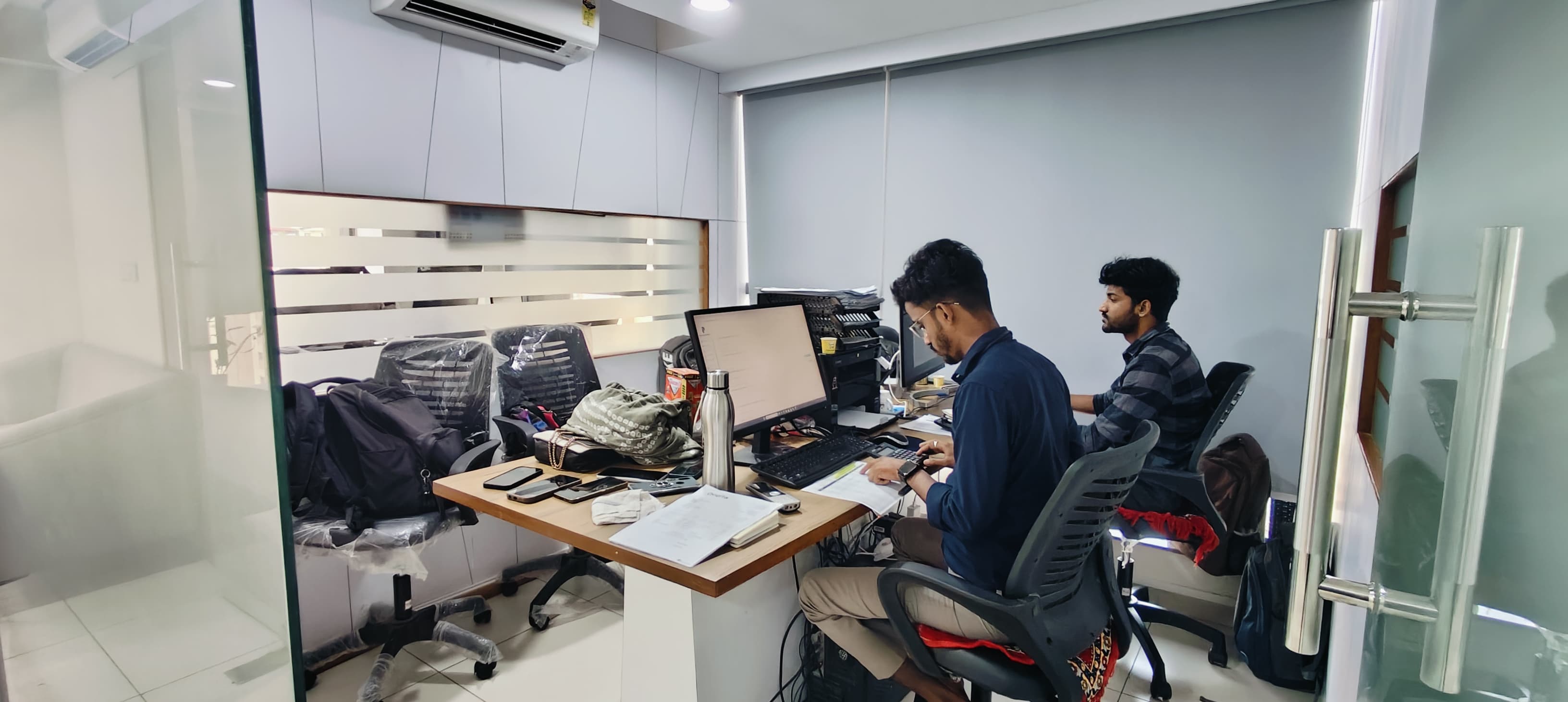 1150 Sq. Ft. Commercial Office for Rent in Shyamal Cross Road Ahmedabad - Media 4