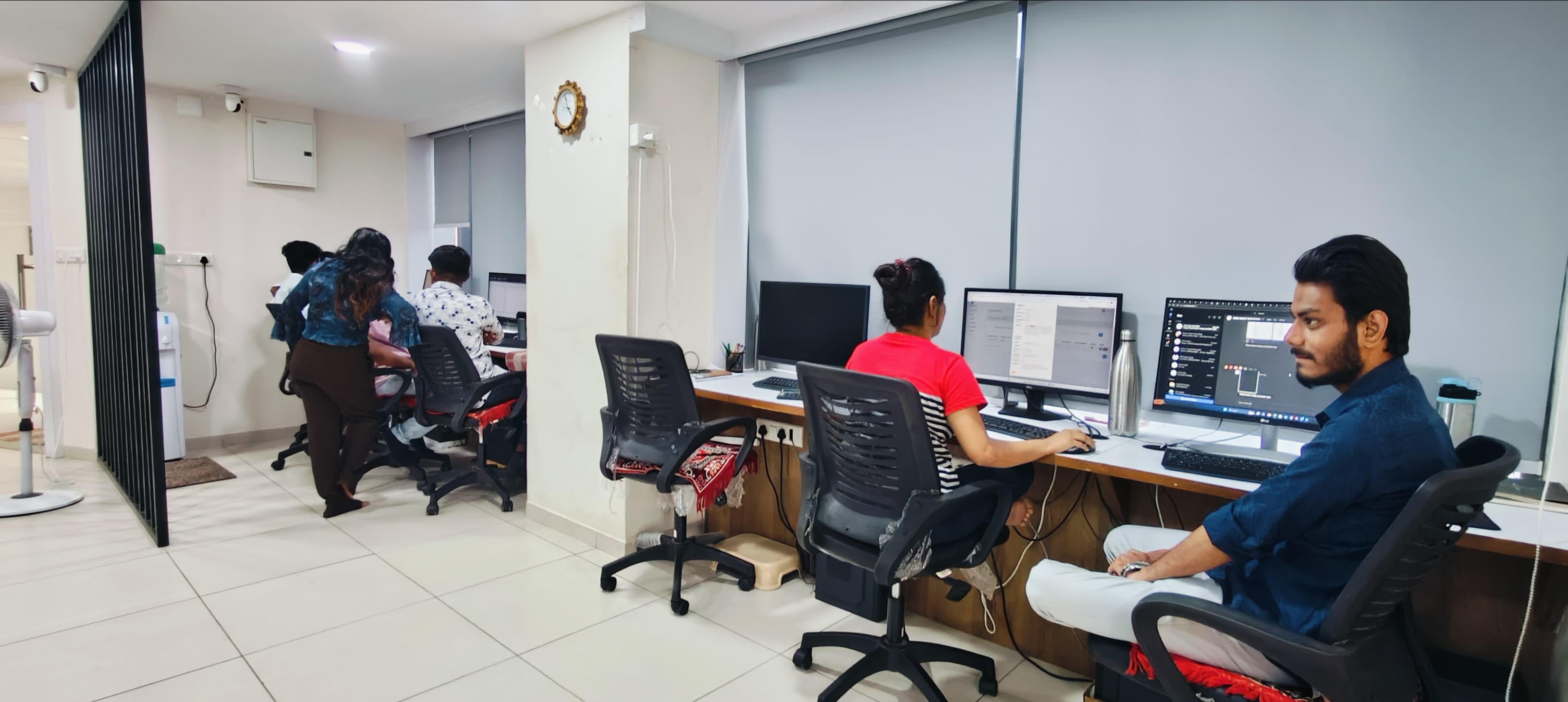 1150 Sq. Ft. Commercial Office for Rent in Shyamal Cross Road Ahmedabad - Media 6