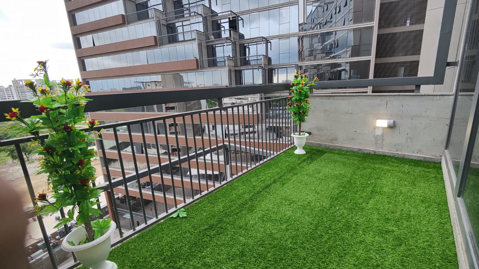 1200 Sq. Ft. Commercial Office for Rent in Sg Highway Ahmedabad - Media 11