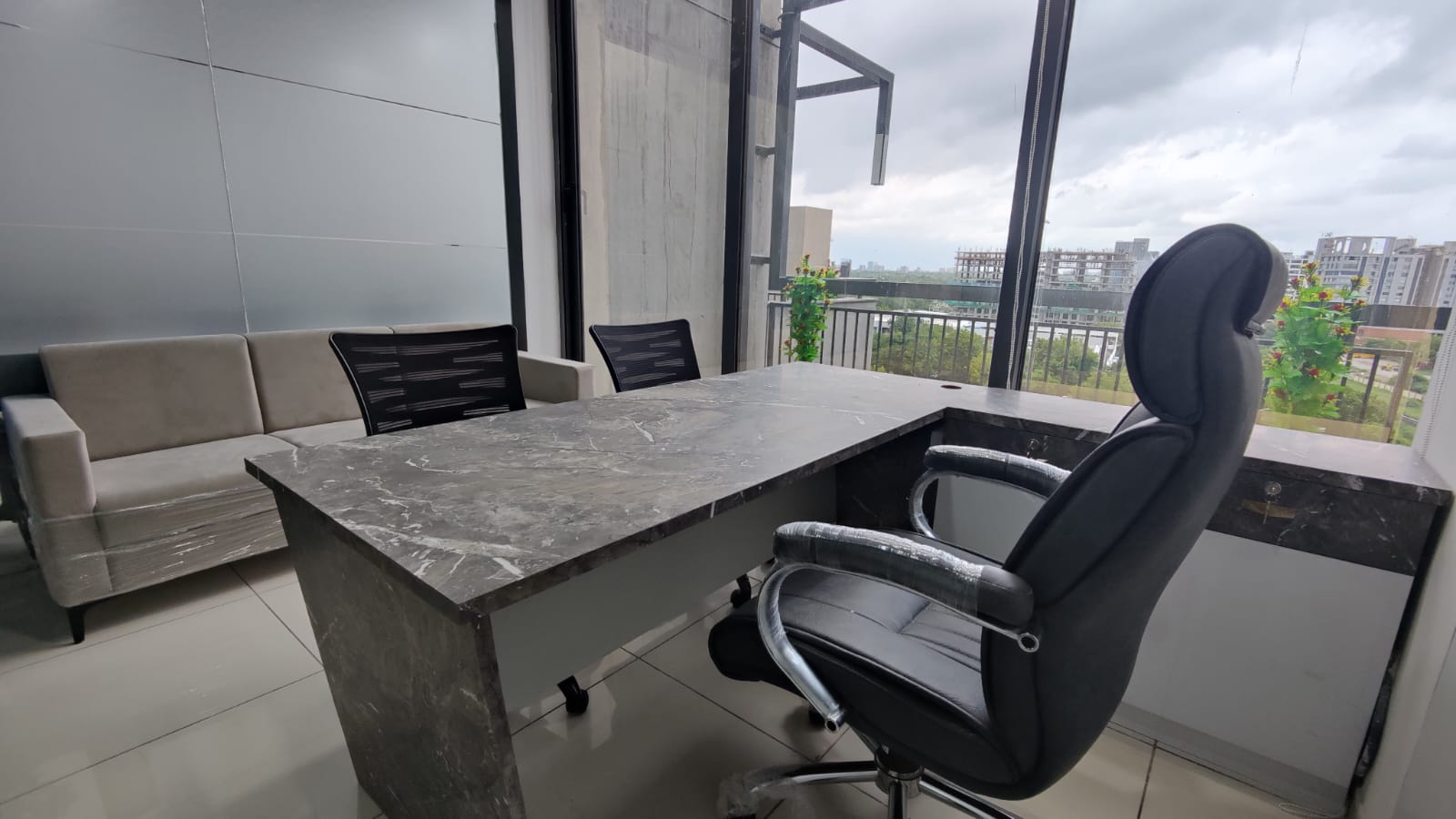 1200 Sq. Ft. Commercial Office for Rent in Sg Highway Ahmedabad - Media 12