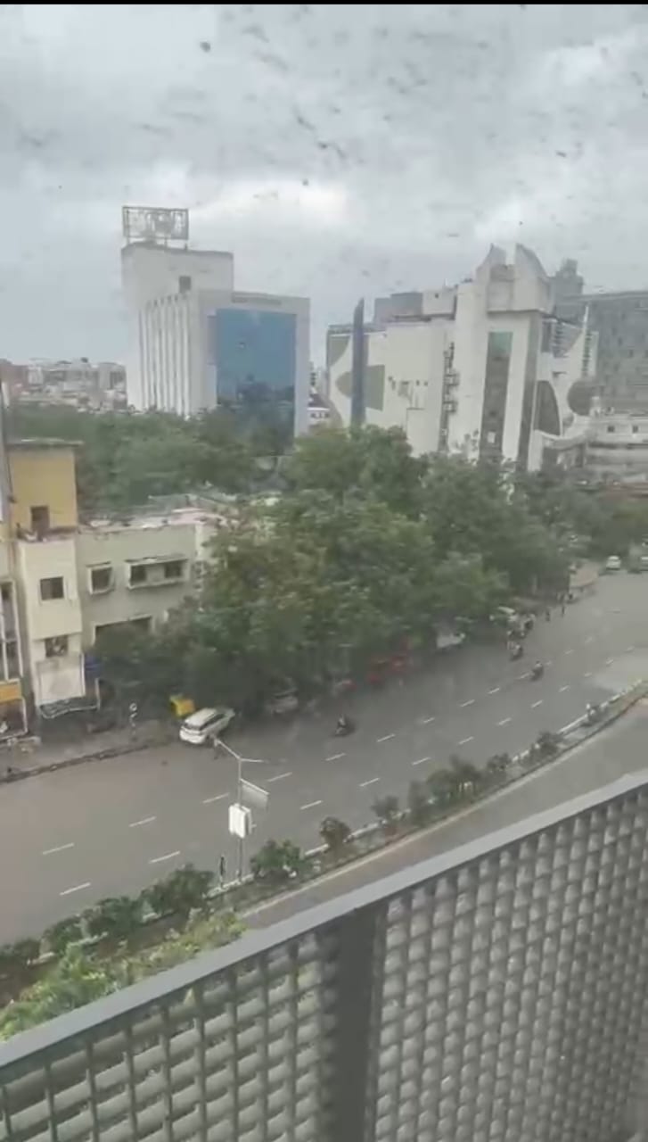 1150 Sq. Ft. Commercial Office for Rent in Ashram Road Ahmedabad - Media 3