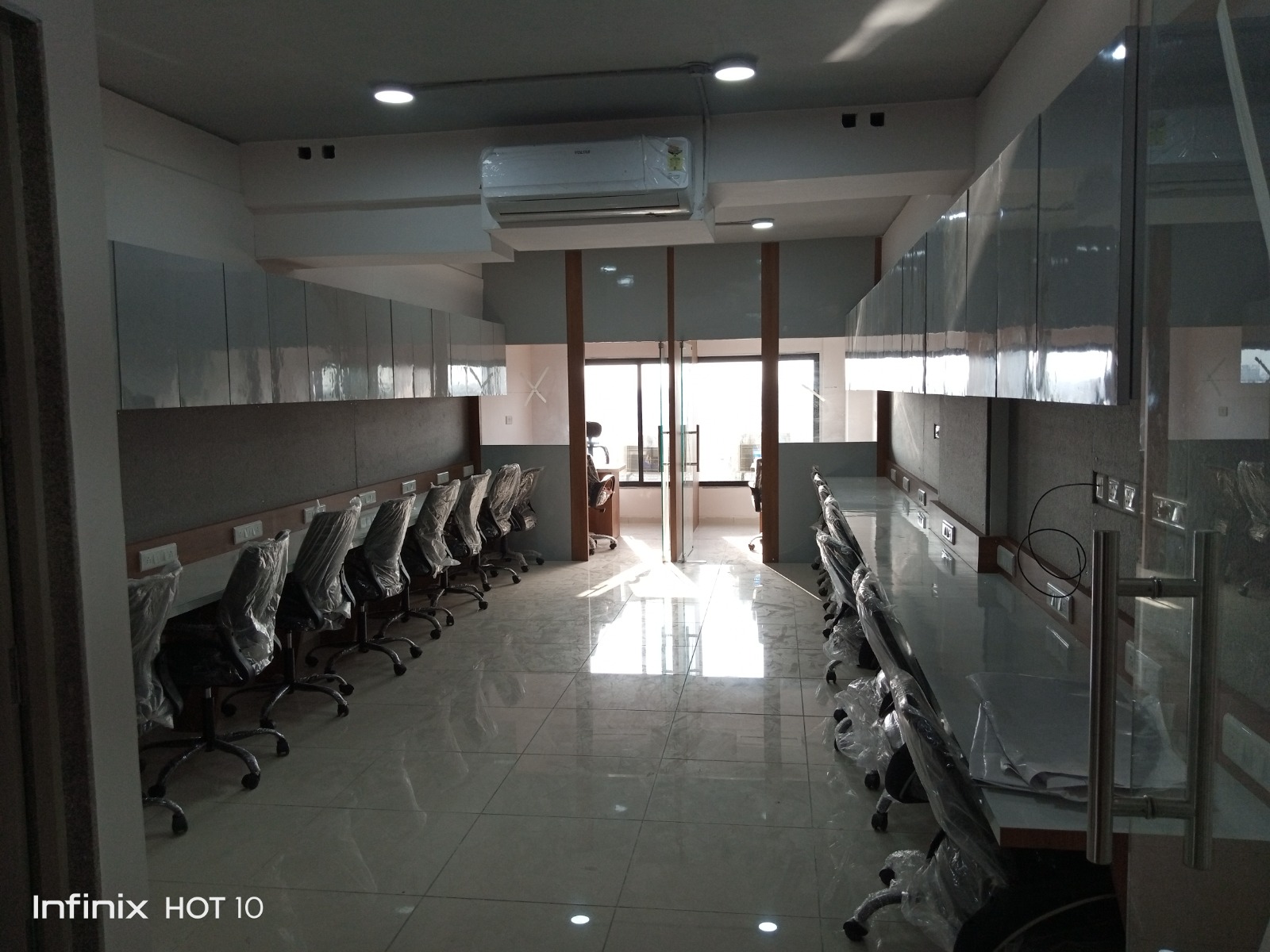 790 Sq. Ft. Commercial Office for Rent in Ashram Road Ahmedabad