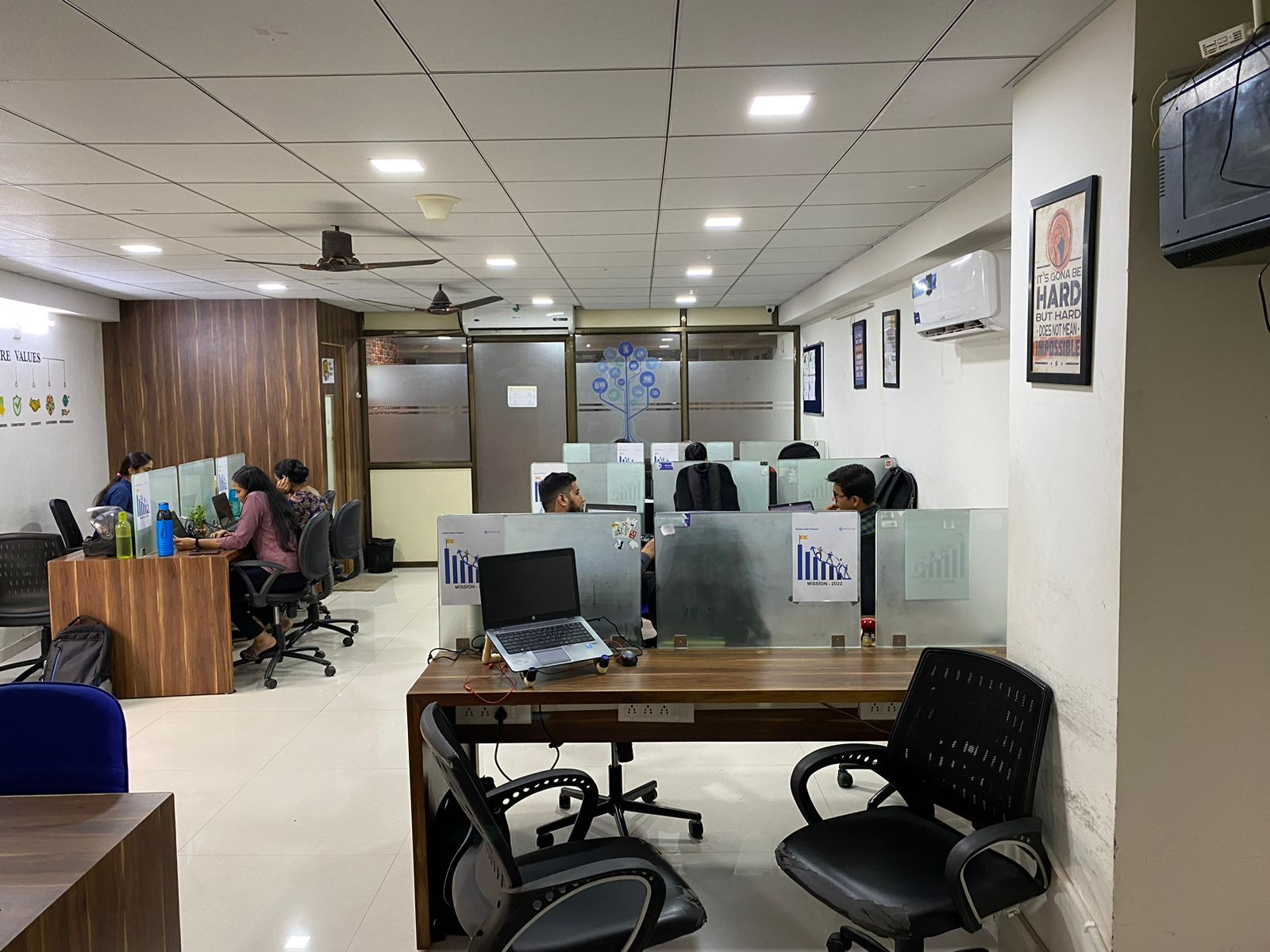 1500 Sq. Ft. Commercial Office for Rent in Satellite Ahmedabad - Media 3