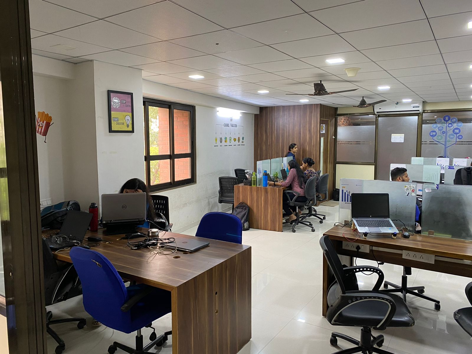 1500 Sq. Ft. Commercial Office for Rent in Satellite Ahmedabad - Media 5