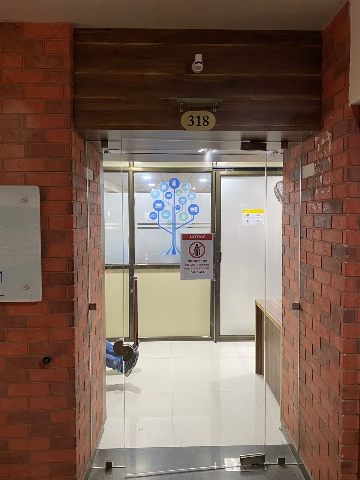 1500 Sq. Ft. Commercial Office for Rent in Satellite Ahmedabad - Media 7
