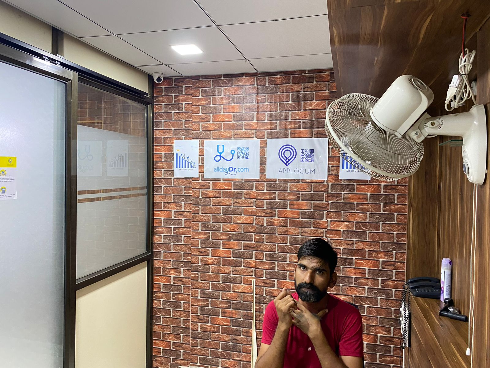 1500 Sq. Ft. Commercial Office for Rent in Satellite Ahmedabad - Media 8