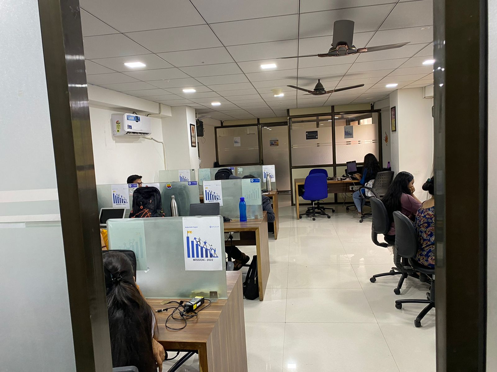 1500 Sq. Ft. Commercial Office for Rent in Satellite Ahmedabad - Media 9