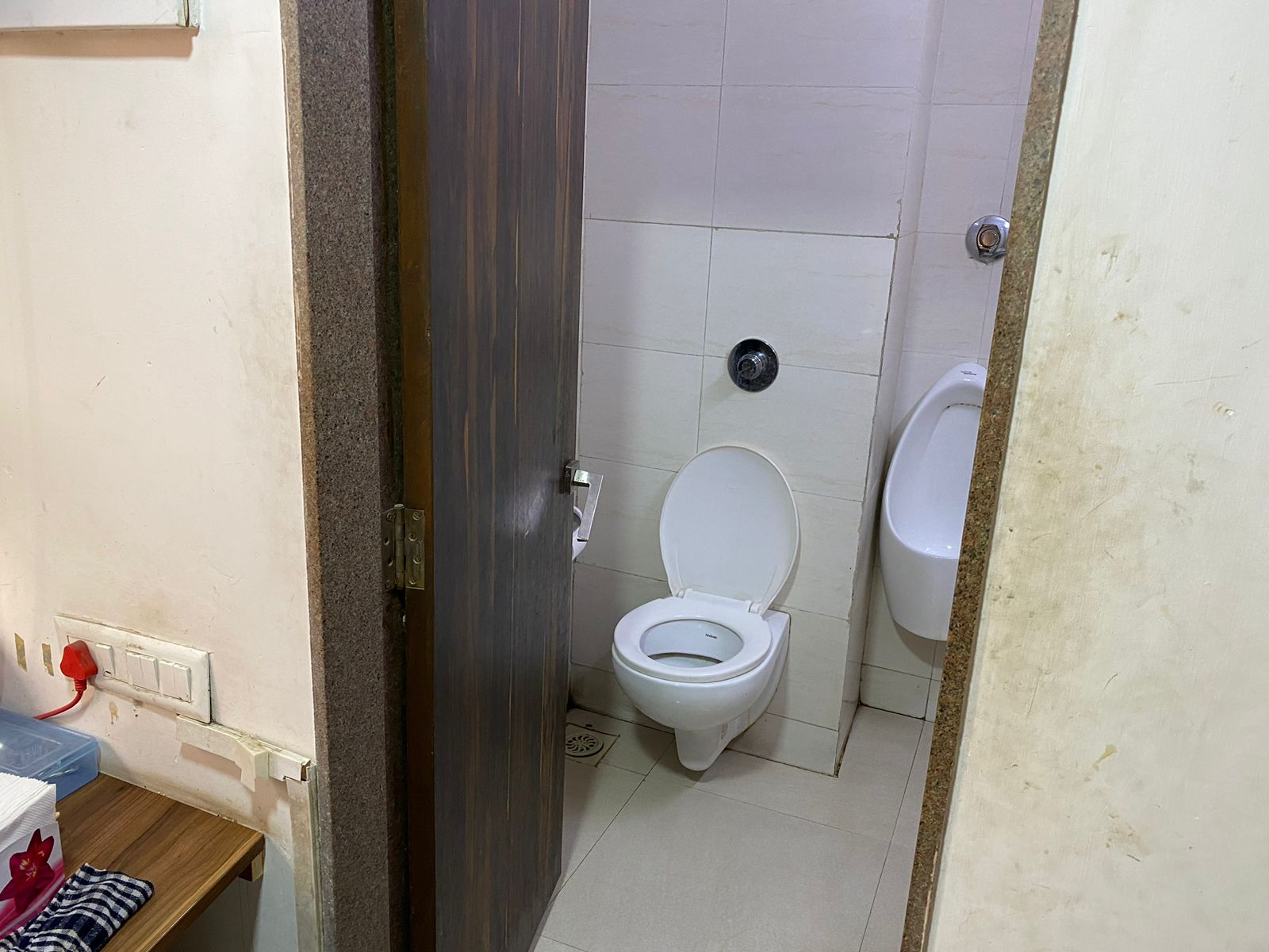 1500 Sq. Ft. Commercial Office for Rent in Satellite Ahmedabad - Media 12