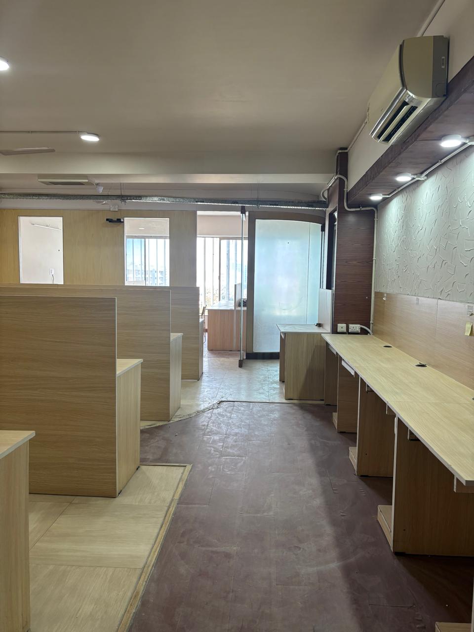 1260 Sq. Ft. Commercial Office for Rent in Shyamal Cross Road Ahmedabad - Media 3