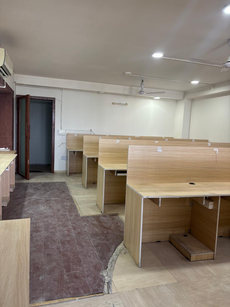 1260 Sq. Ft. Commercial Office for Rent in Shyamal Cross Road Ahmedabad - Media 2