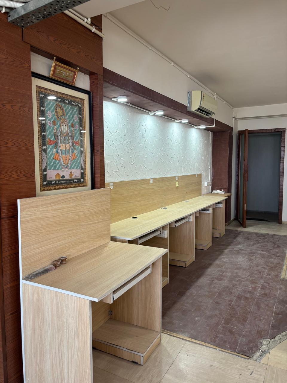 1260 Sq. Ft. Commercial Office for Rent in Shyamal Cross Road Ahmedabad - Media 5