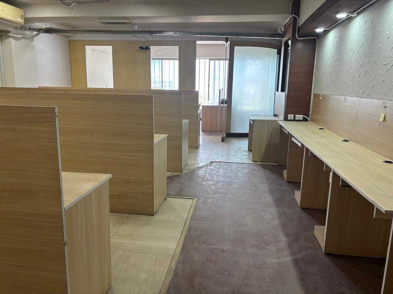 1260 Sq. Ft. Commercial Office for Rent in Shyamal Cross Road Ahmedabad - Media 6