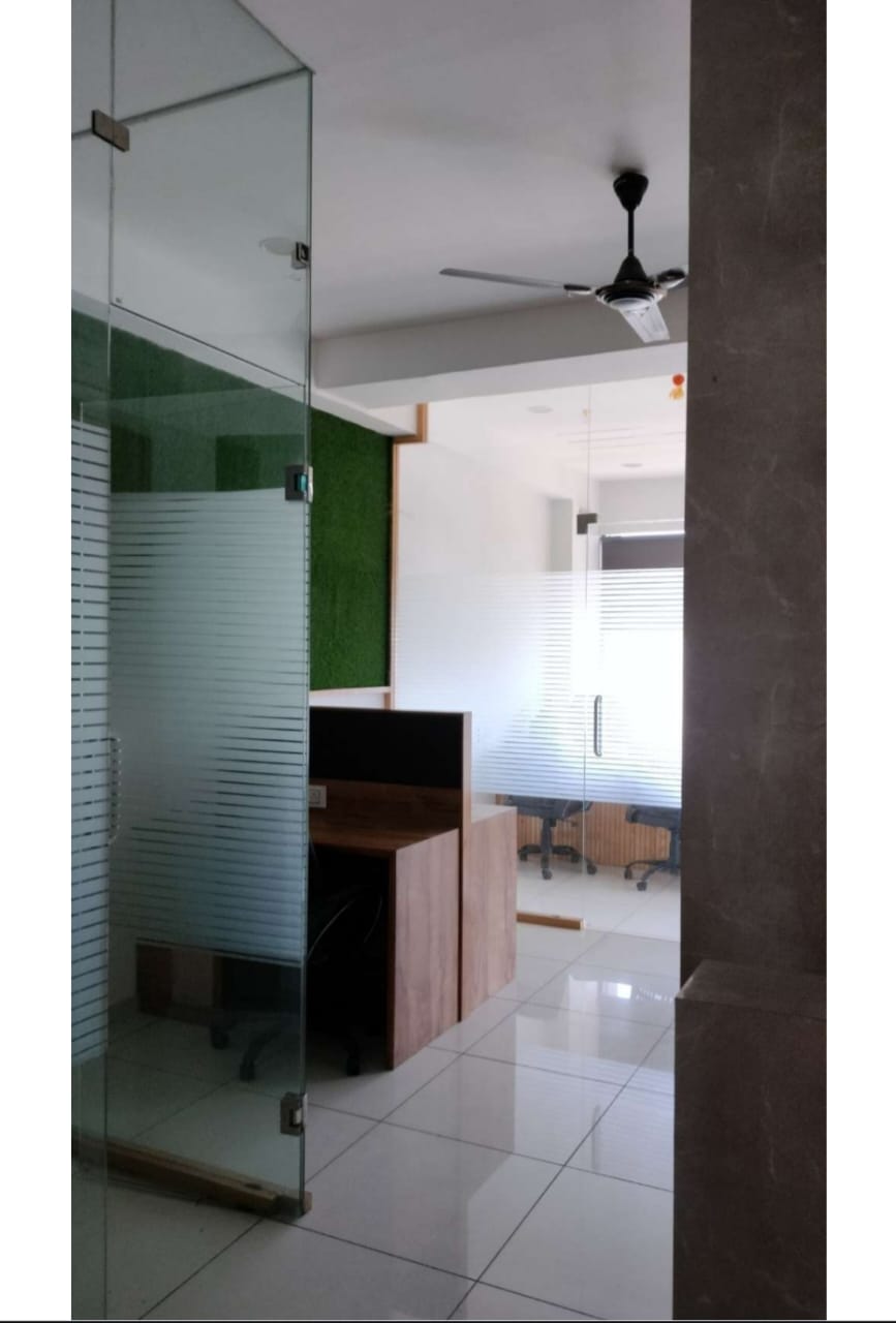 680 Sq. Ft. Commercial Office for Rent in Sg Highway Ahmedabad