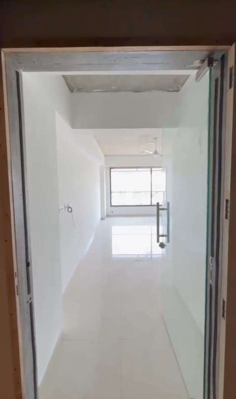 510 Sq. Ft. Commercial Office for Rent in Shyamal Cross Road Ahmedabad - Media 3
