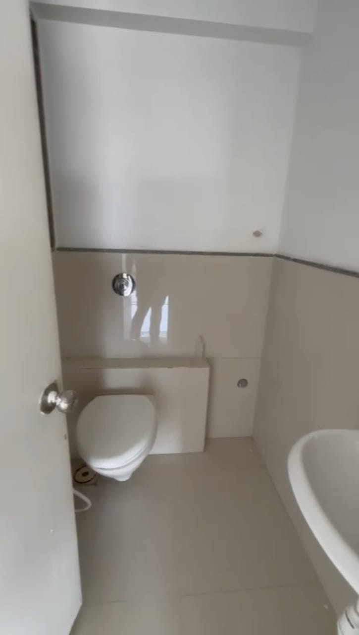 510 Sq. Ft. Commercial Office for Rent in Shyamal Cross Road Ahmedabad - Media 5