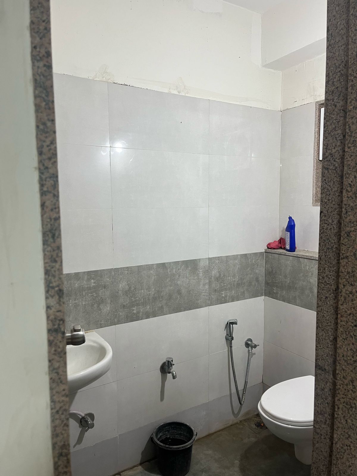 730 Sq. Ft. Commercial Office for Rent in Sola Ahmedabad