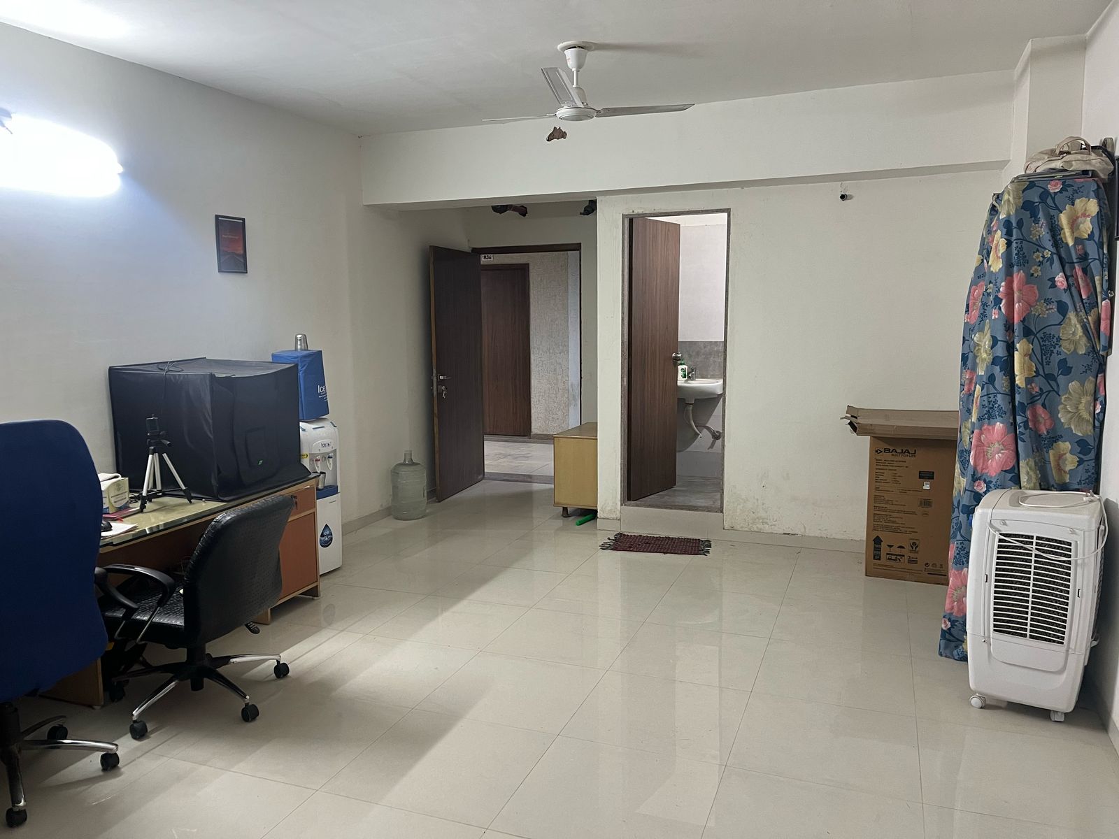 730 Sq. Ft. Commercial Office for Rent in Sola Ahmedabad - Media 2